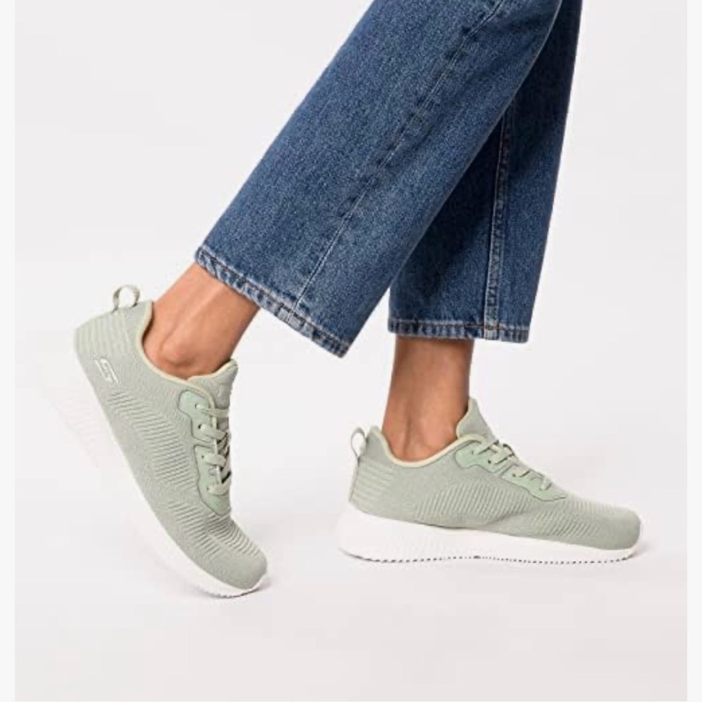 NWOT Skechers Squad Ghost Star Women's Trainer